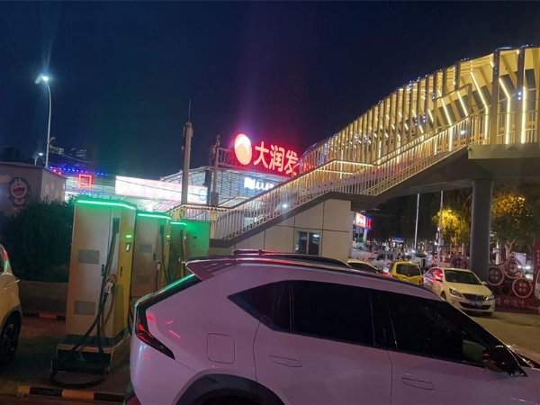 电利来充电桩：动力电池创新引领新能源产业深度变革